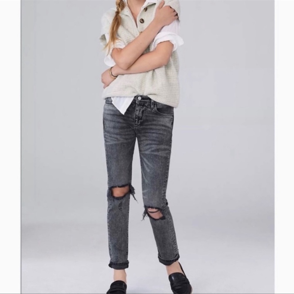 ANTHROPOLOGIE Pilcro The Slim Boyfriend Black Torn Knee Jeans Size 28